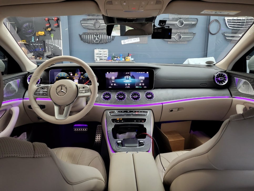 벤츠 CLS450 - 와이드콕핏 상단 엠비언트, 2열송풍구 엠비언트, R버튼