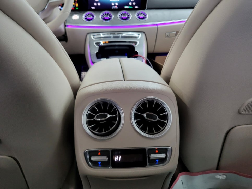 벤츠 CLS450 - 와이드콕핏 상단 엠비언트, 2열송풍구 엠비언트, R버튼