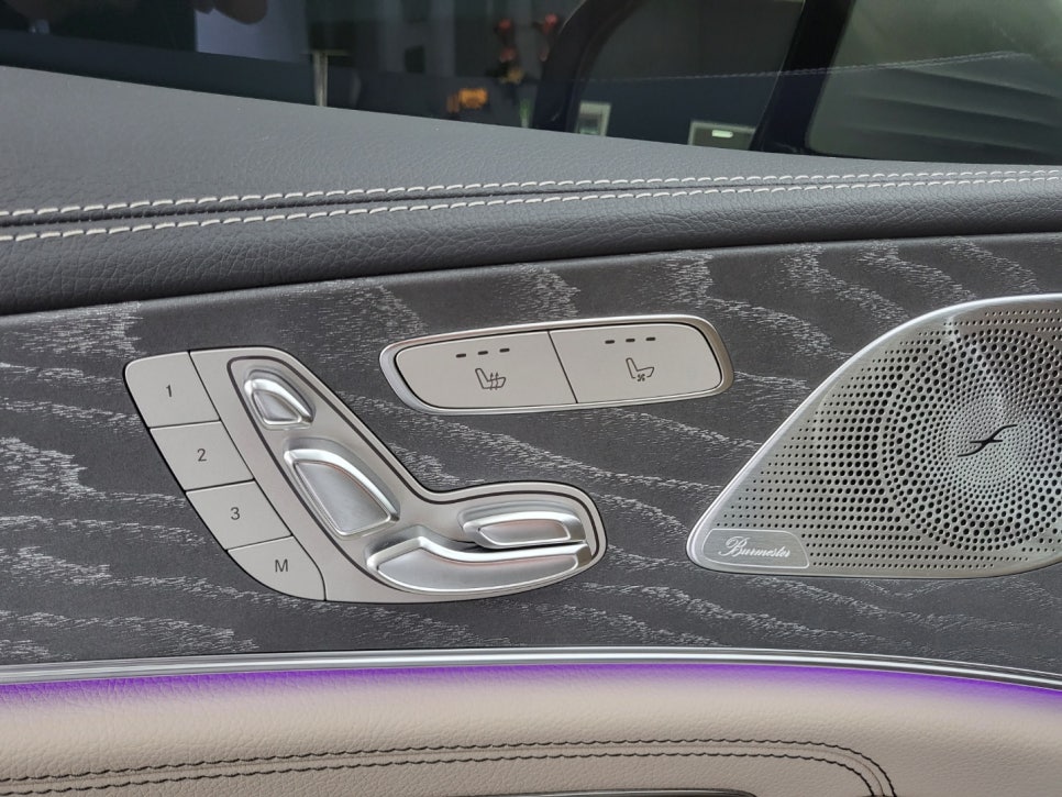 벤츠 CLS450 - 와이드콕핏 상단 엠비언트, 2열송풍구 엠비언트, R버튼