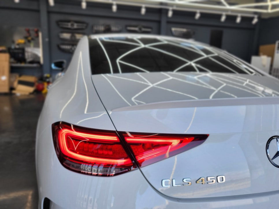 벤츠 CLS450 - 와이드콕핏 상단 엠비언트, 2열송풍구 엠비언트, R버튼