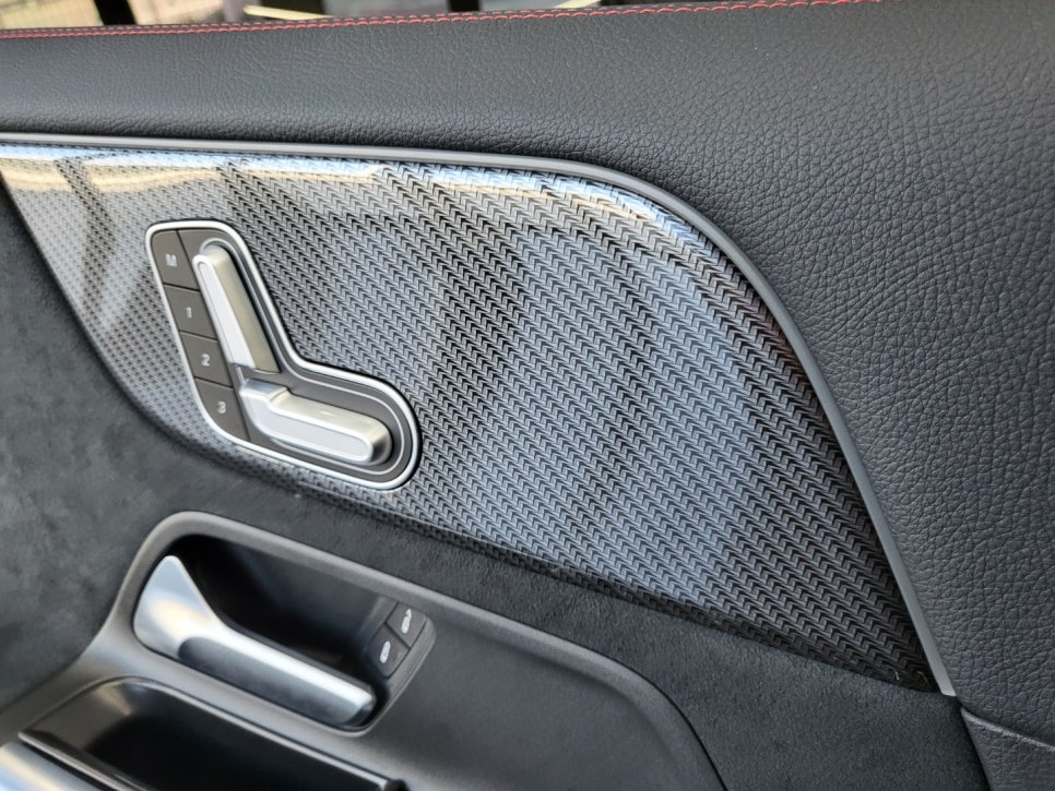 벤츠 GLA45amg - 벤츠 순정 열선시트, 핸들 열선 " 겨울준비 끝!!"
