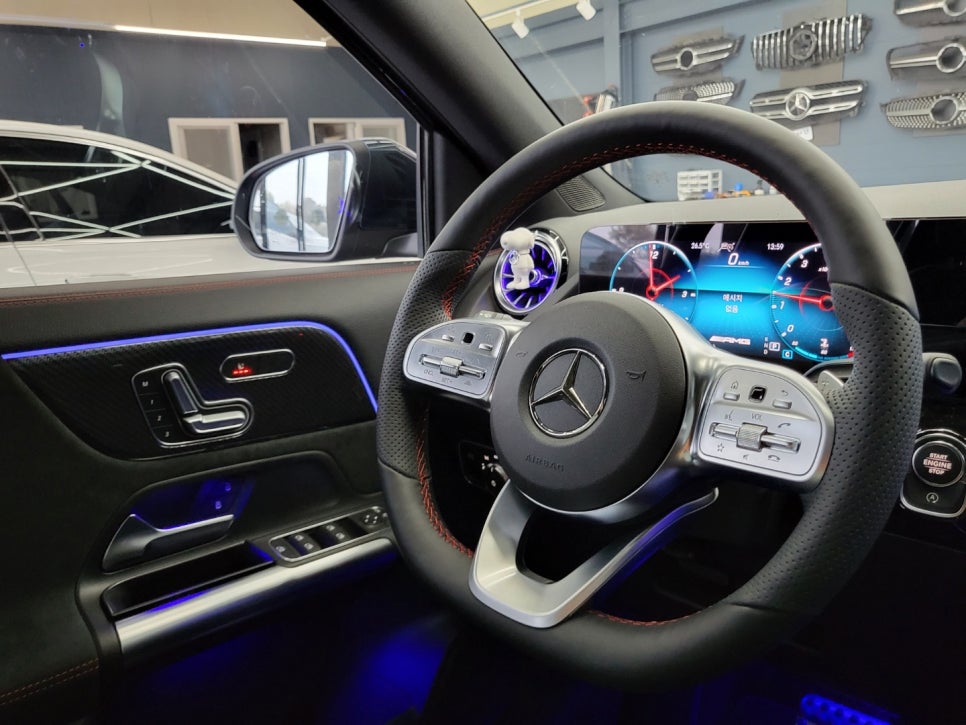 벤츠 GLA45amg - 벤츠 순정 열선시트, 핸들 열선 " 겨울준비 끝!!"