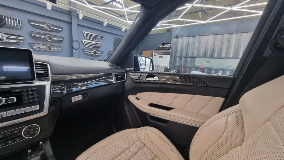 벤츠 GL 63amg - 12색 엠비언트, 멀티컬러 기능까지~