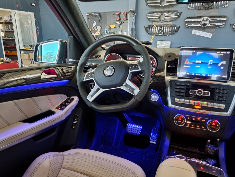 벤츠 GL 63amg - 12색 엠비언트, 멀티컬러 기능까지~