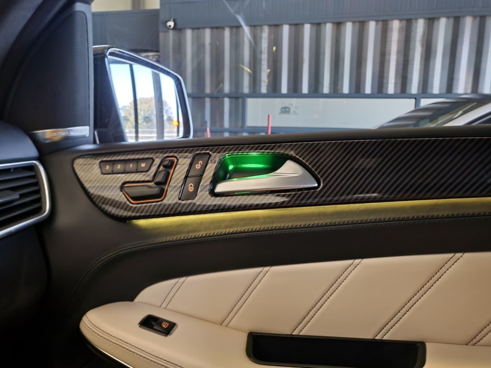 벤츠 GL 63amg - 12색 엠비언트, 멀티컬러 기능까지~