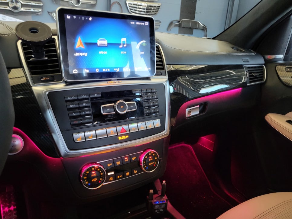 벤츠 GL 63amg - 12색 엠비언트, 멀티컬러 기능까지~