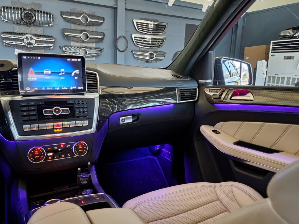 벤츠 GL 63amg - 12색 엠비언트, 멀티컬러 기능까지~