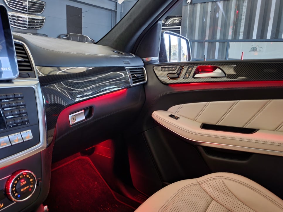 벤츠 GL 63amg - 12색 엠비언트, 멀티컬러 기능까지~