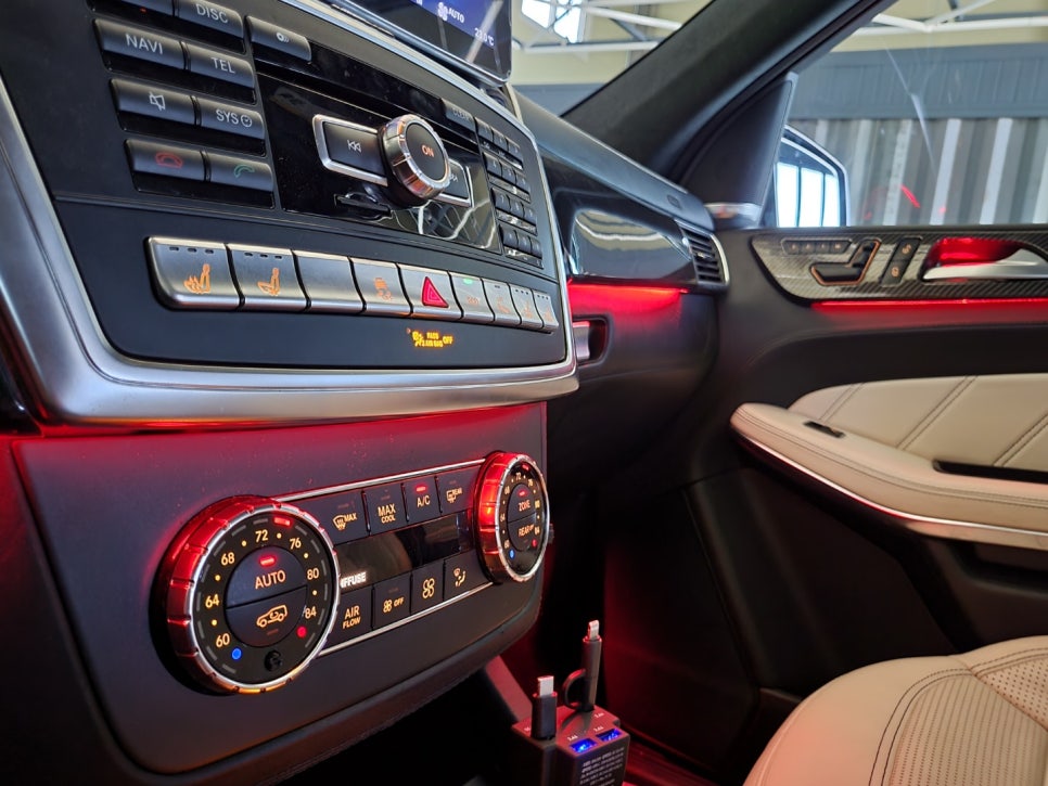 벤츠 GL 63amg - 12색 엠비언트, 멀티컬러 기능까지~