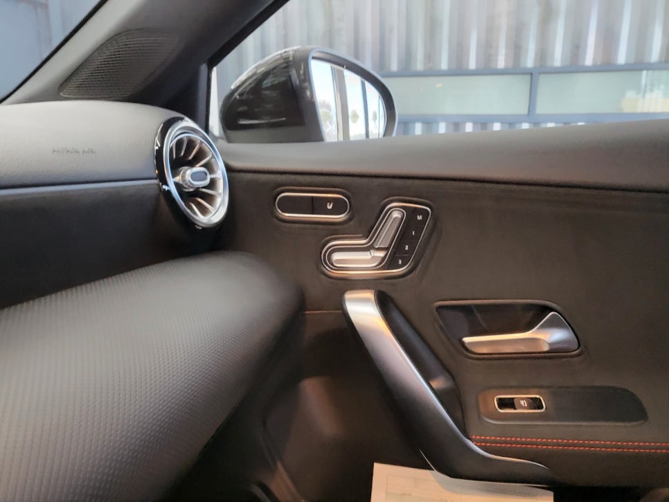 벤츠 A35amg - 통풍시트 " 알칸타라시트여도 시공이 가능합니다 "