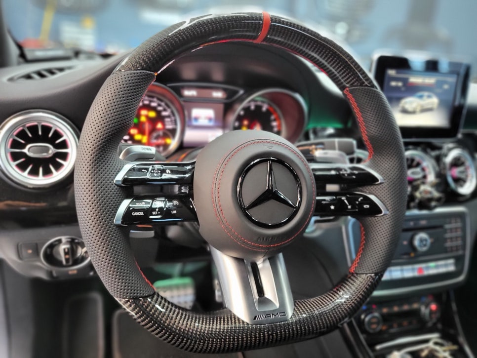 벤츠 CLA250 - 엠비언트 FULL SET , 송풍구 별도 사용으로 투톤 느낌 !!! 커스텀 잠자리 카본핸들, 컬러안전벨트(레드)