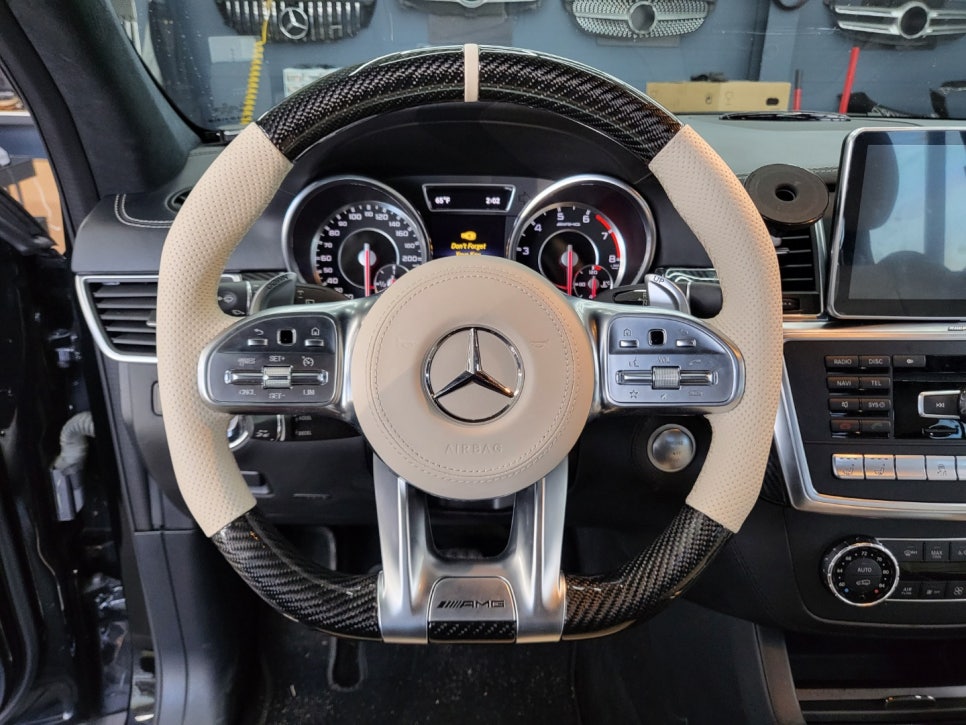 벤츠 GT 63amg - 베이지 투톤 카본 커스텀 핸들, 3D 부메스터