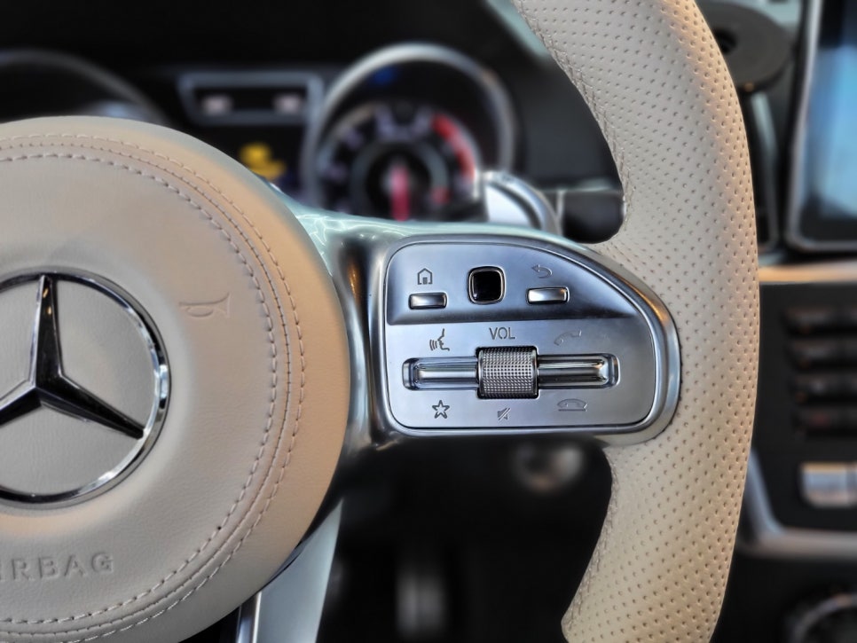 벤츠 GT 63amg - 베이지 투톤 카본 커스텀 핸들, 3D 부메스터