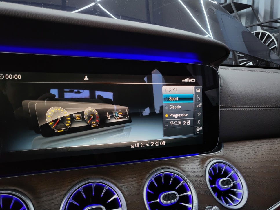 벤츠 E220d - 와이드콕핏 & 팬2 , 송풍구 엠비언트, 3D 부메스터 " 3대장 시공 "