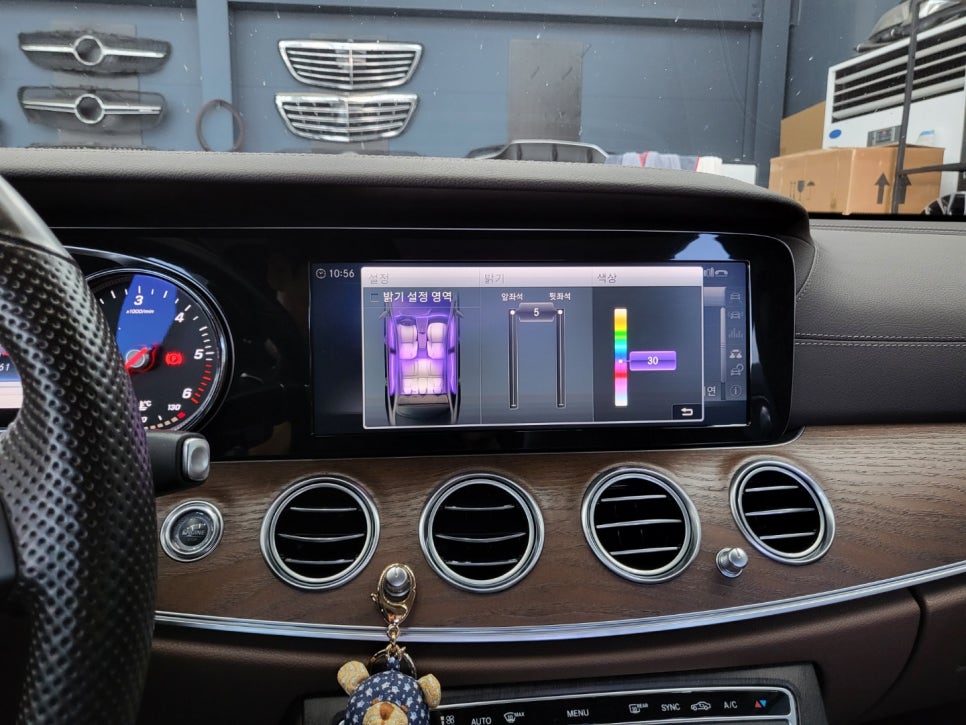 벤츠 E220d - 와이드콕핏 & 팬2 , 송풍구 엠비언트, 3D 부메스터 " 3대장 시공 "