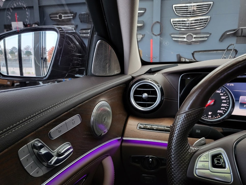 벤츠 E220d - 와이드콕핏 & 팬2 , 송풍구 엠비언트, 3D 부메스터 " 3대장 시공 "