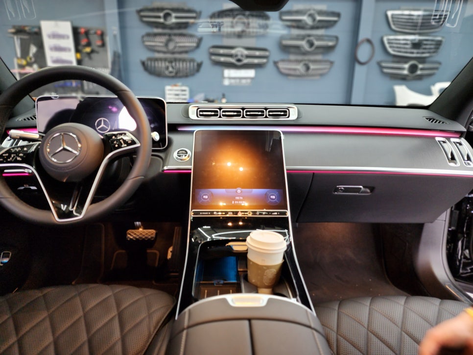 벤츠 W223 S450 - 벤츠 순정 피아노락커트림 & 4D부메스터
