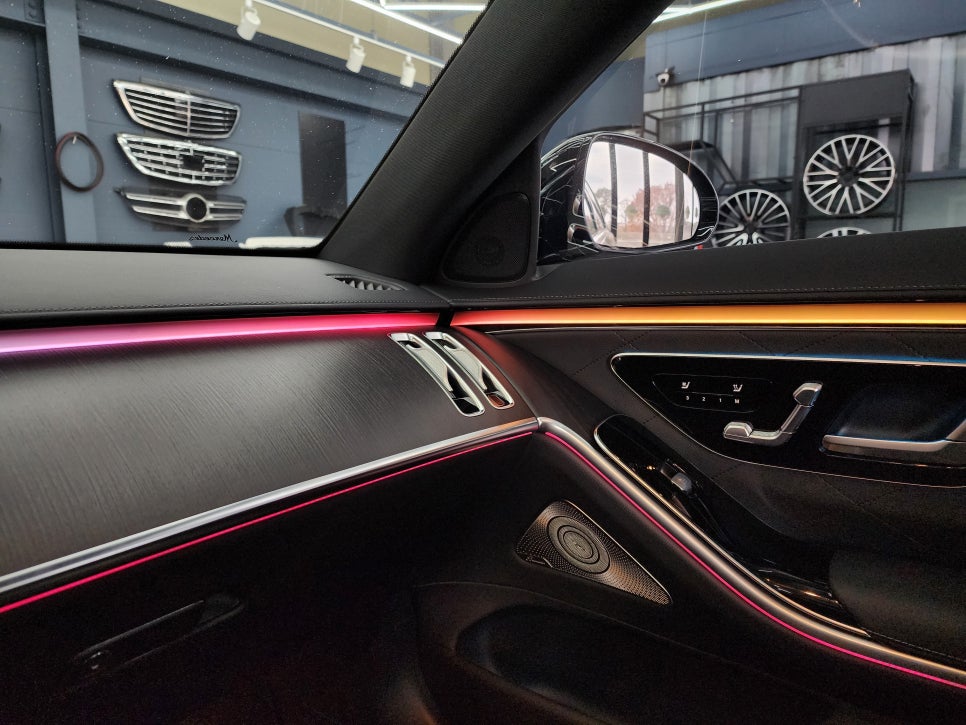 벤츠 W223 S450 - 벤츠 순정 피아노락커트림 & 4D부메스터