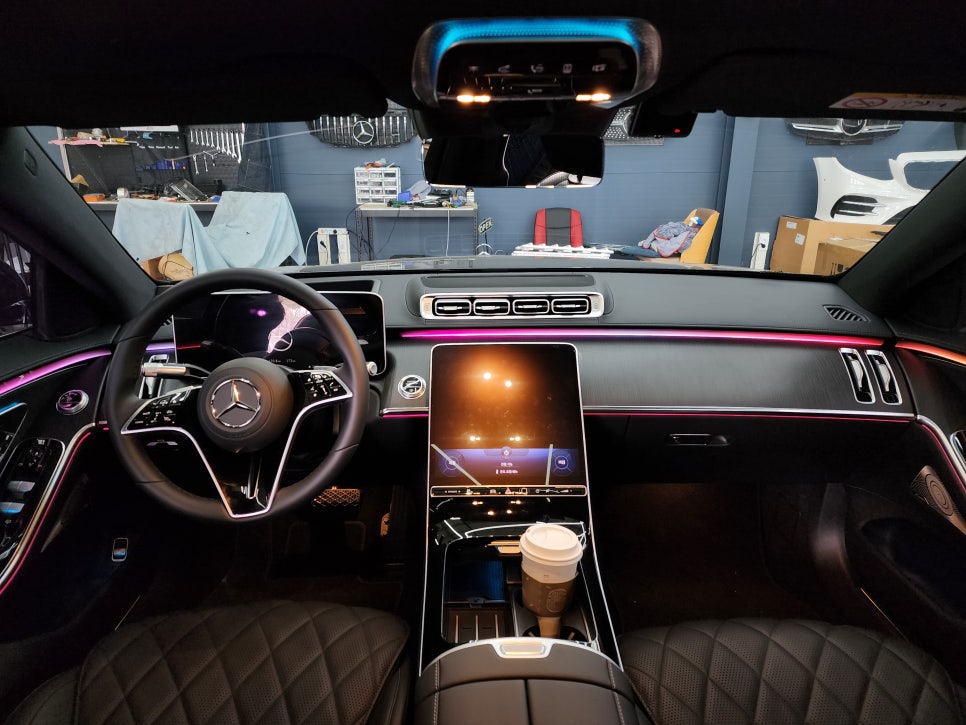 벤츠 W223 S450 - 벤츠 순정 피아노락커트림 & 4D부메스터