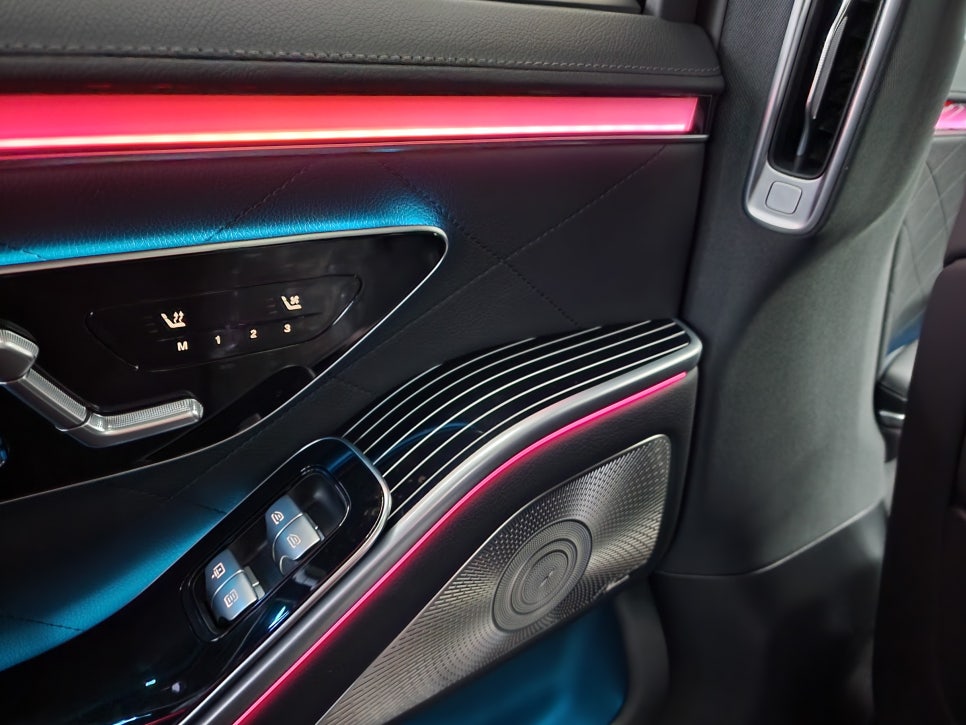 벤츠 W223 S450 - 벤츠 순정 피아노락커트림 & 4D부메스터