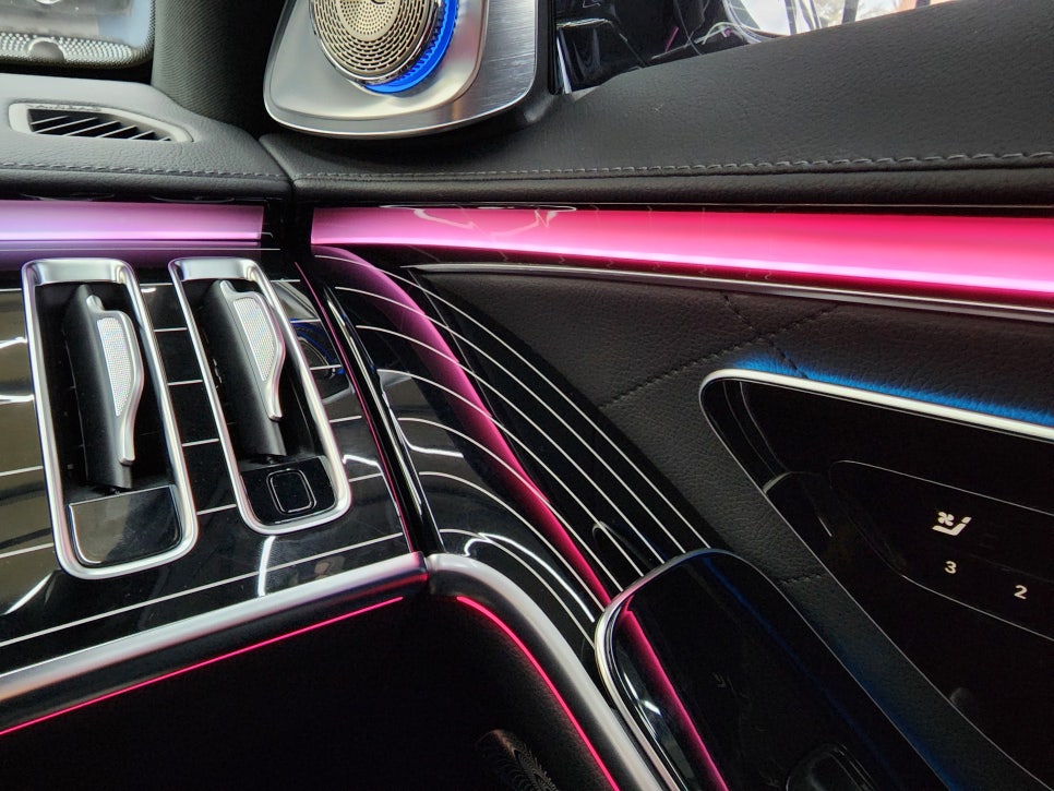 벤츠 W223 S450 - 벤츠 순정 피아노락커트림 & 4D부메스터