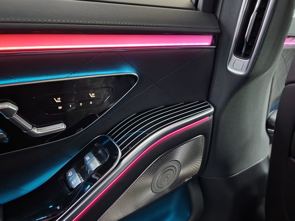 벤츠 W223 S450 - 벤츠 순정 피아노락커트림 & 4D부메스터