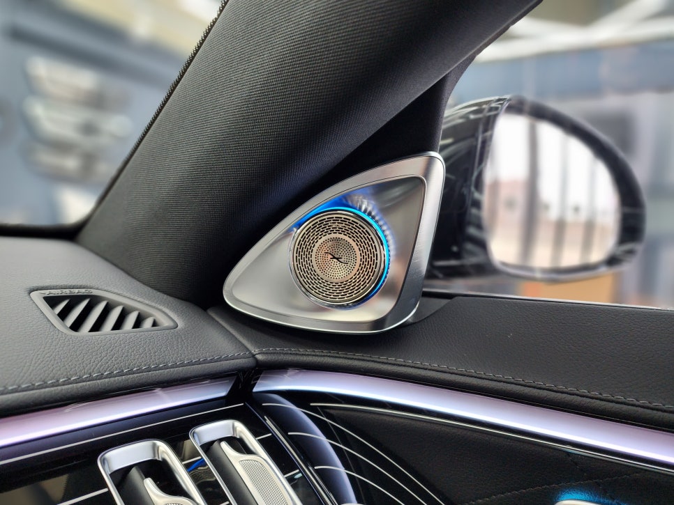 벤츠 W223 S450 - 벤츠 순정 피아노락커트림 & 4D부메스터