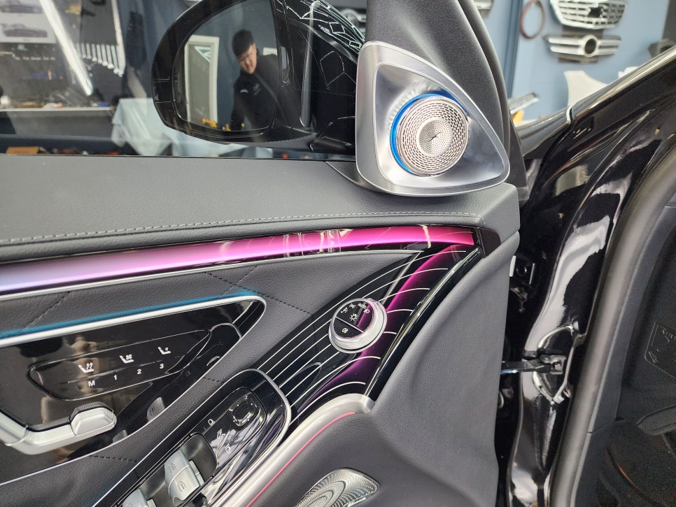 벤츠 W223 S450 - 벤츠 순정 피아노락커트림 & 4D부메스터