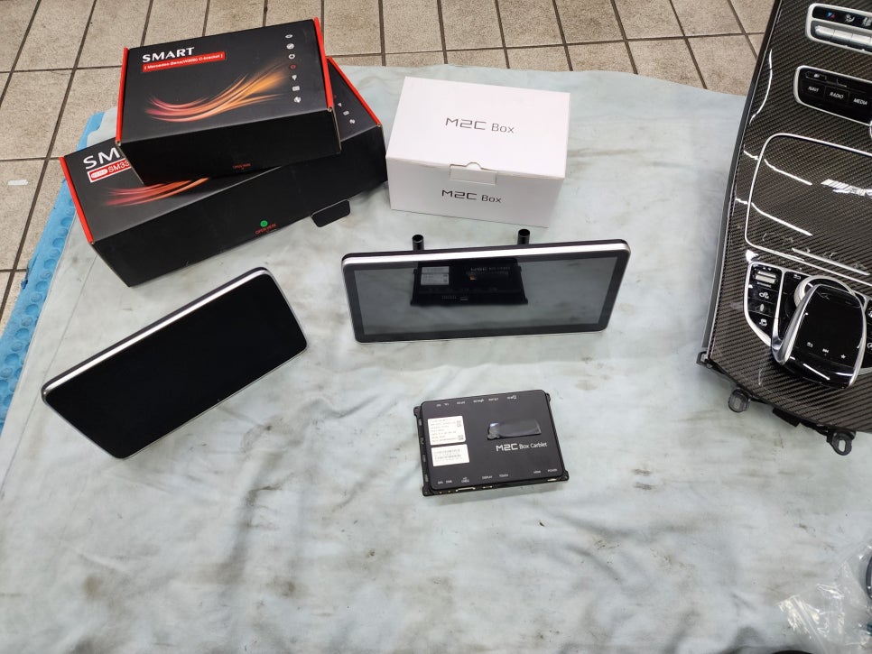 벤츠C63amg -M2c-200a플러스, 12.3인치 모니터 Aux 생성으로 싱크밀림없이!