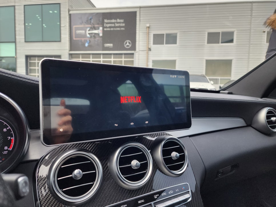 벤츠C63amg -M2c-200a플러스, 12.3인치 모니터 Aux 생성으로 싱크밀림없이!