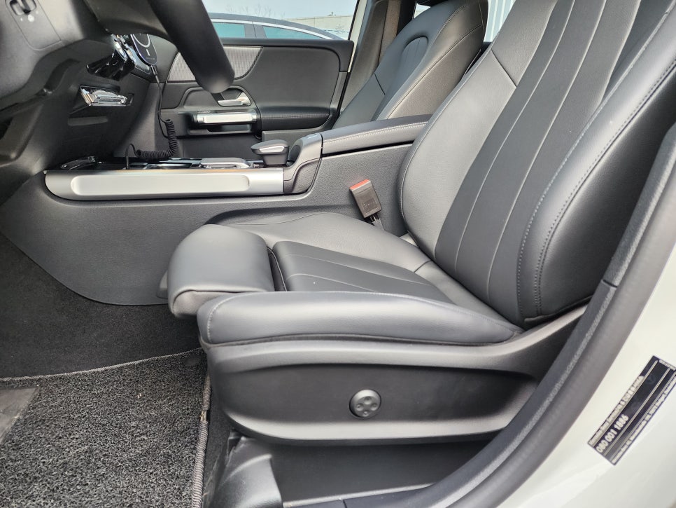 벤츠 GLB200d - 벤츠 순정 전동시트 & 메모리 시트