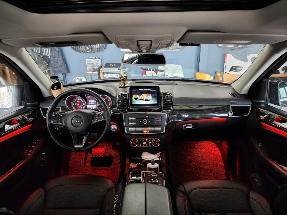 벤츠 GLS350d - 12색 엠비언트 확장 및 멀티컬러까지~