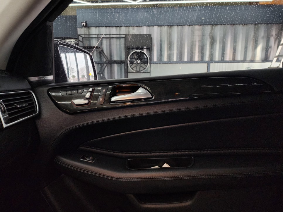 벤츠 GLS350d - 12색 엠비언트 확장 및 멀티컬러까지~