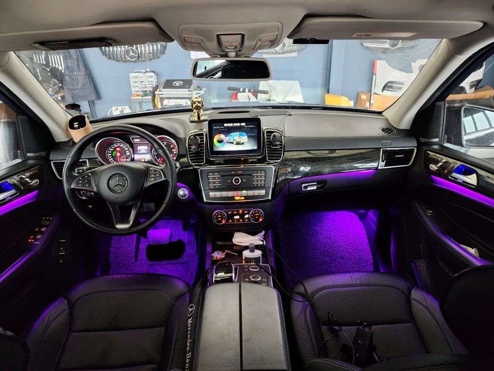 벤츠 GLS350d - 12색 엠비언트 확장 및 멀티컬러까지~