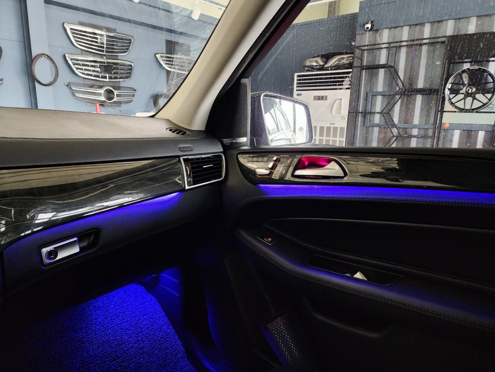 벤츠 GLS350d - 12색 엠비언트 확장 및 멀티컬러까지~
