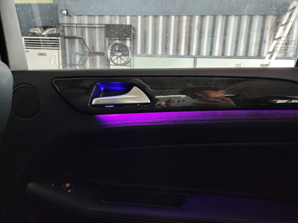 벤츠 GLS350d - 12색 엠비언트 확장 및 멀티컬러까지~