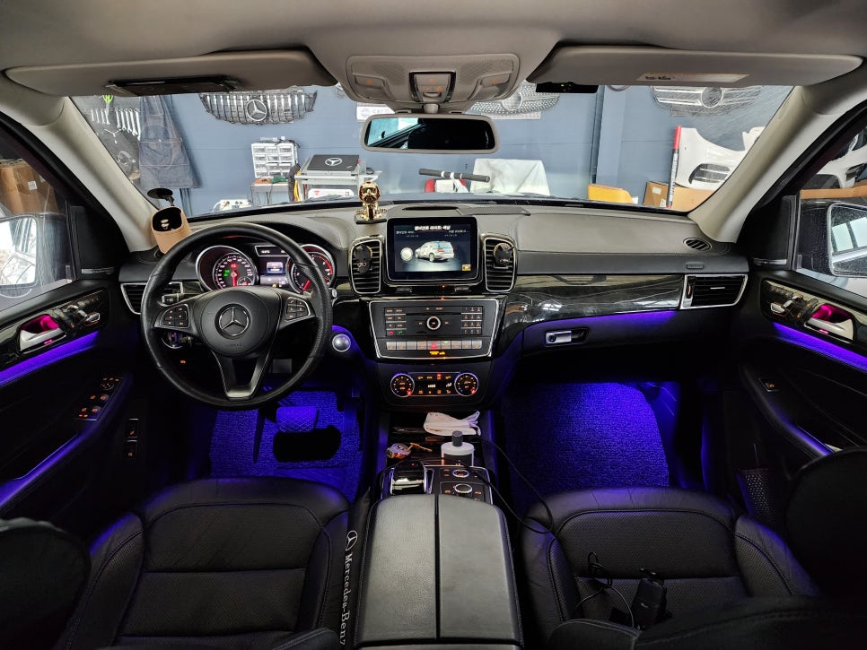 벤츠 GLS350d - 12색 엠비언트 확장 및 멀티컬러까지~