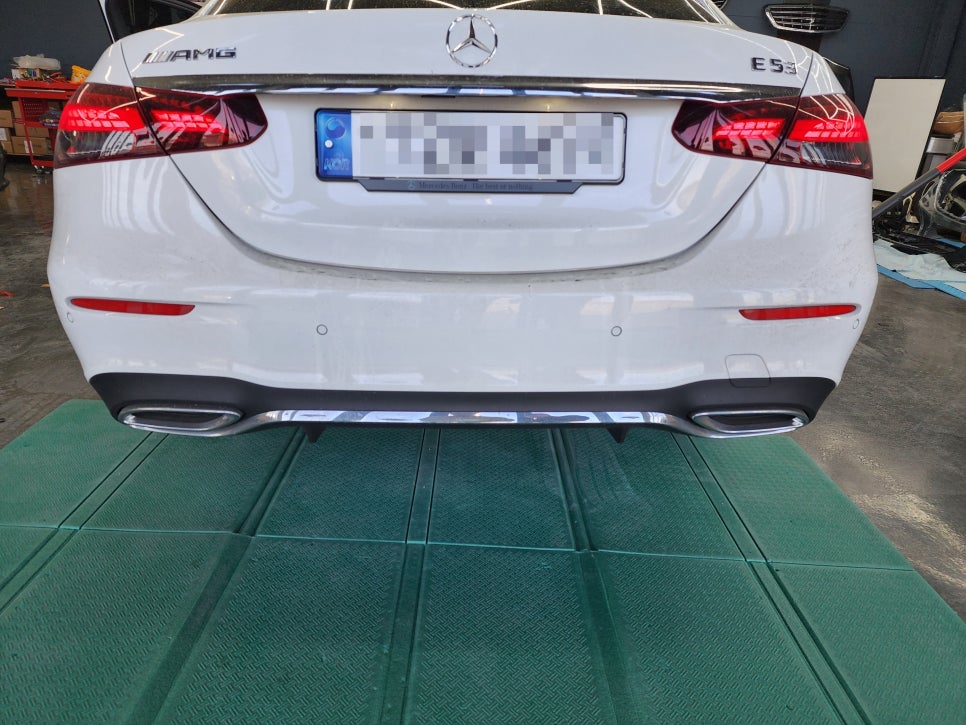 벤츠E220d - E53amg 디퓨저 + 블랙팁, 레터링 월계수 도어스팟