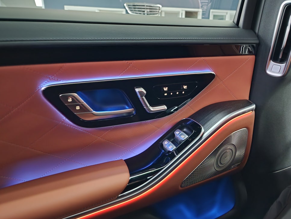 벤츠 S400d - 액티브 엠비언트, 4D 부메스터 " 조화롭고 아름다운 실내 인테리어를 위한 변화 !! "