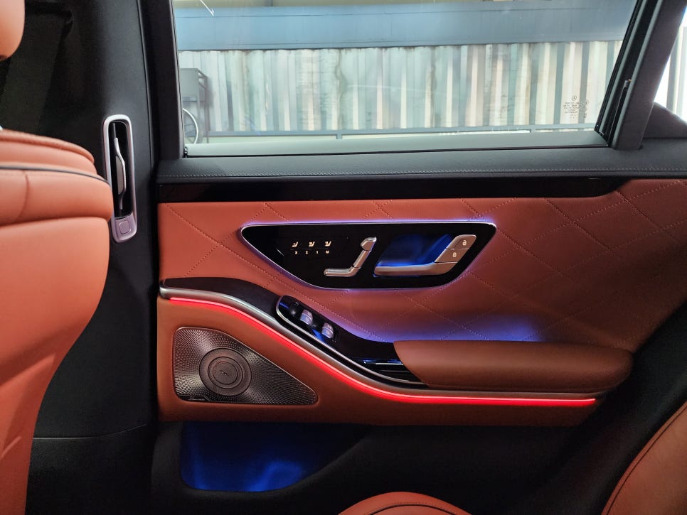 벤츠 S400d - 액티브 엠비언트, 4D 부메스터 " 조화롭고 아름다운 실내 인테리어를 위한 변화 !! "