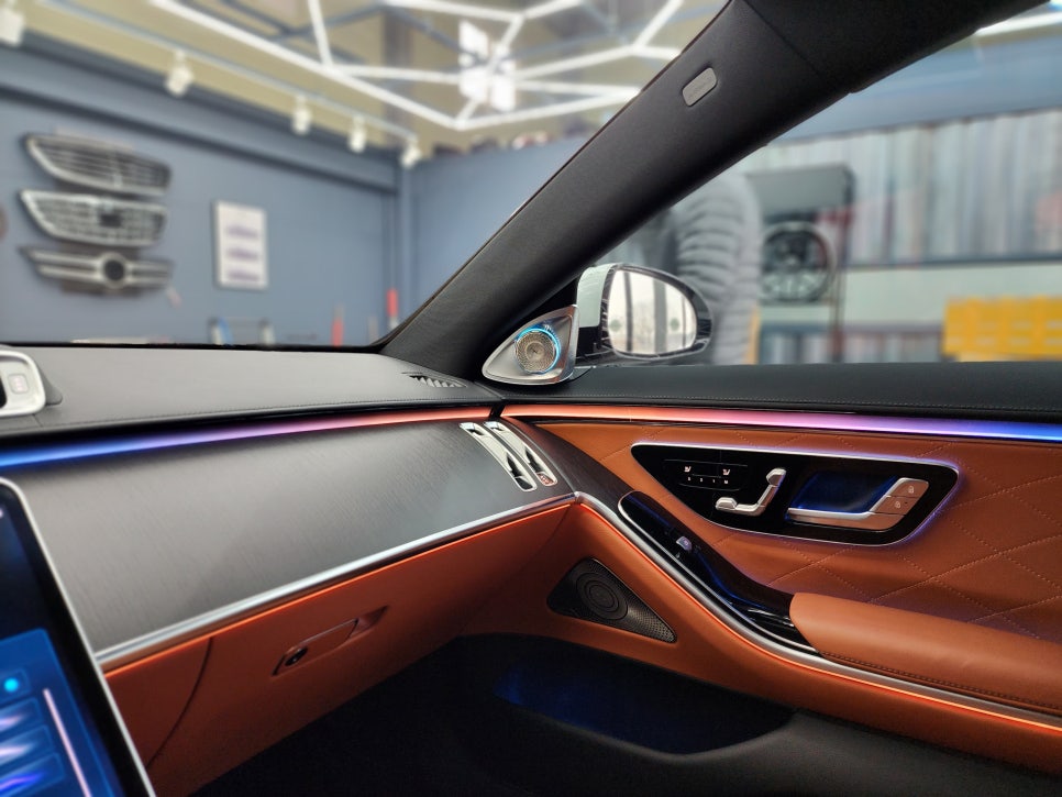 벤츠 S400d - 액티브 엠비언트, 4D 부메스터 " 조화롭고 아름다운 실내 인테리어를 위한 변화 !! "