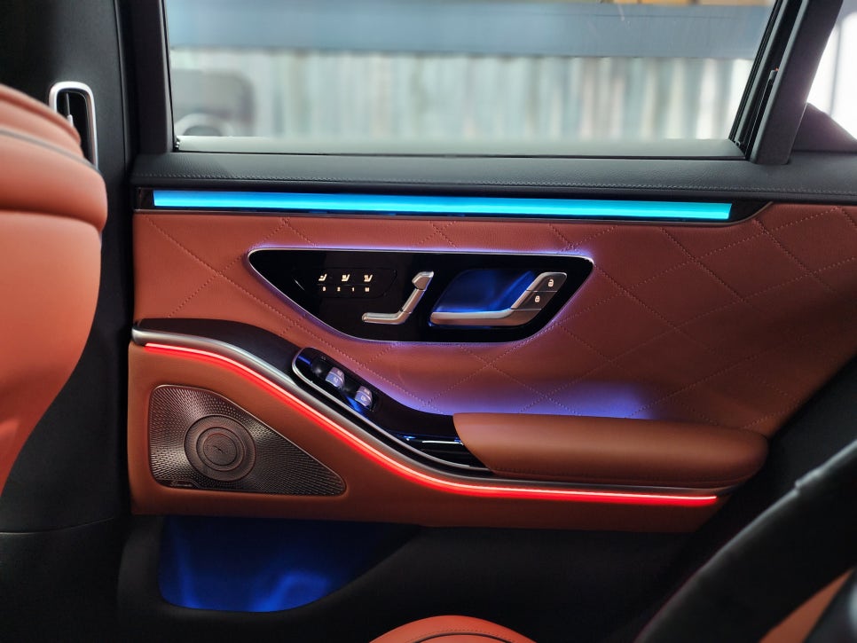 벤츠 S400d - 액티브 엠비언트, 4D 부메스터 " 조화롭고 아름다운 실내 인테리어를 위한 변화 !! "