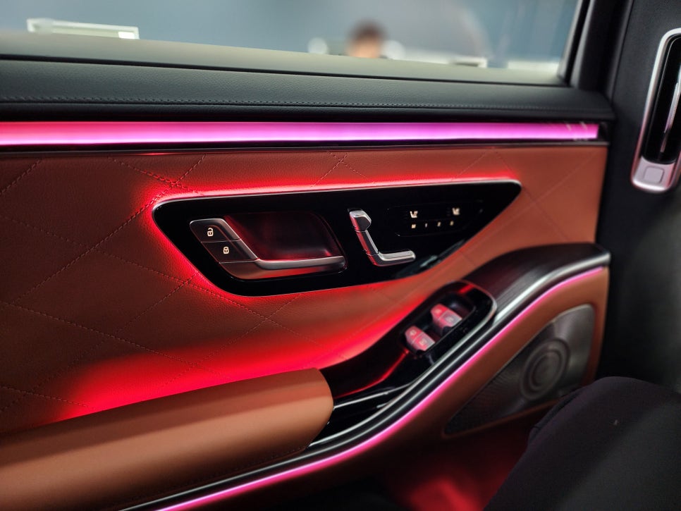 벤츠 S400d - 액티브 엠비언트, 4D 부메스터 " 조화롭고 아름다운 실내 인테리어를 위한 변화 !! "