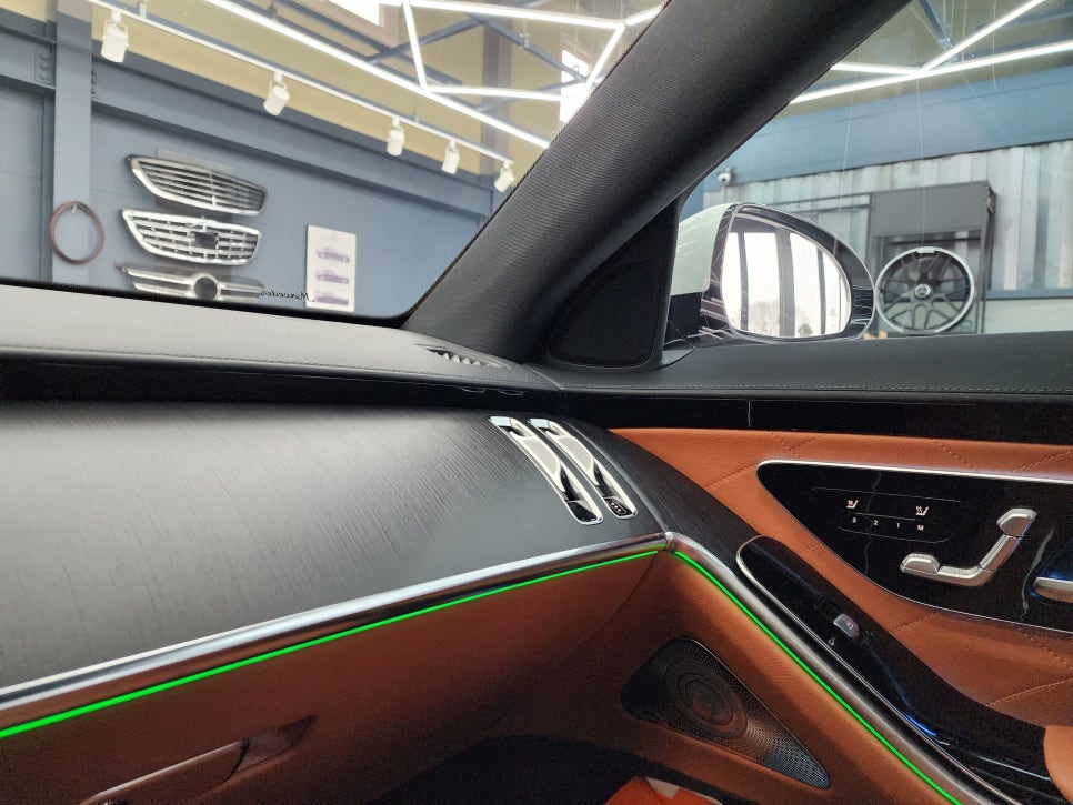 벤츠 S400d - 액티브 엠비언트, 4D 부메스터 " 조화롭고 아름다운 실내 인테리어를 위한 변화 !! "