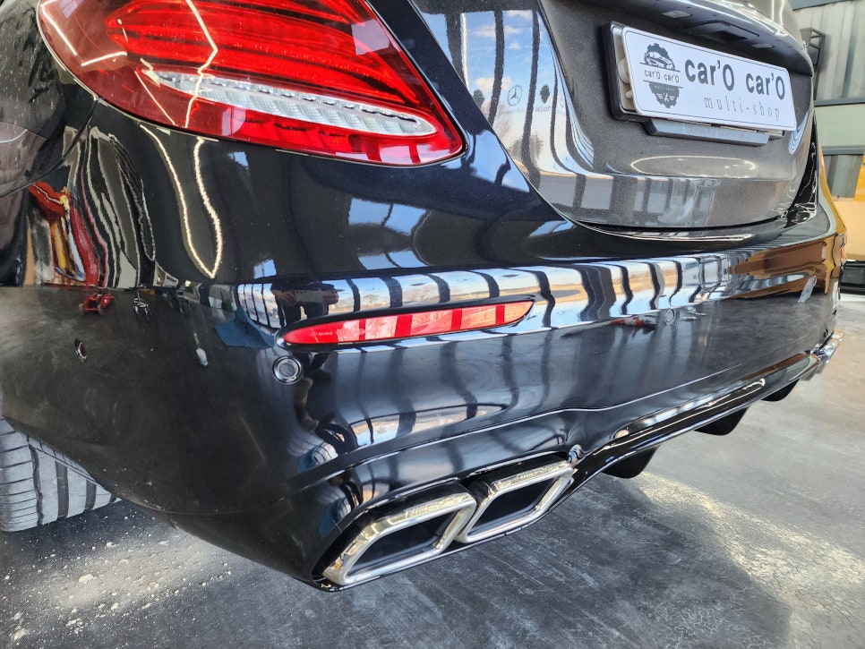 벤츠E300 - 63amg 리어 범퍼, 사이드 스텝, 63amg 퍼포먼스 휠, 컬러 안전벨트로 AMG 감성 업그레이드 !!!