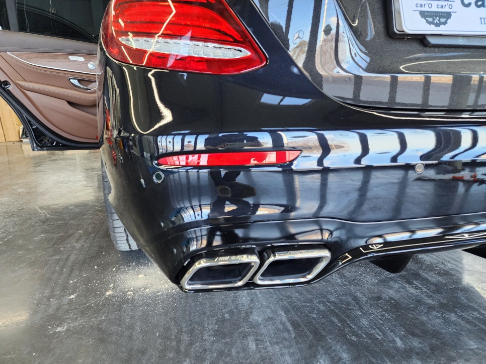 벤츠E300 - 63amg 리어 범퍼, 사이드 스텝, 63amg 퍼포먼스 휠, 컬러 안전벨트로 AMG 감성 업그레이드 !!!