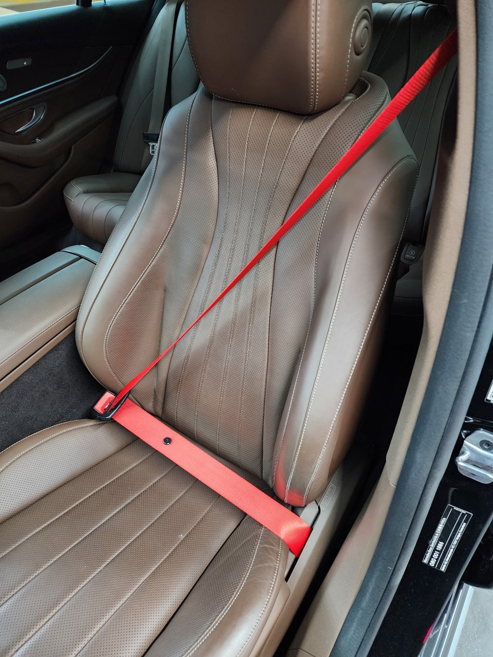 벤츠E300 - 63amg 리어 범퍼, 사이드 스텝, 63amg 퍼포먼스 휠, 컬러 안전벨트로 AMG 감성 업그레이드 !!!