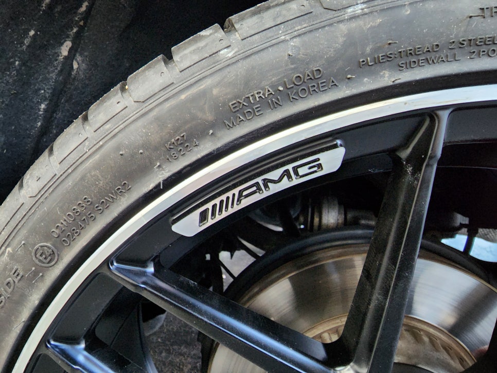 벤츠E300 - 63amg 리어 범퍼, 사이드 스텝, 63amg 퍼포먼스 휠, 컬러 안전벨트로 AMG 감성 업그레이드 !!!