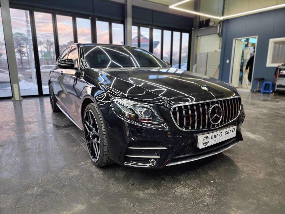 벤츠E300 - 63amg 리어 범퍼, 사이드 스텝, 63amg 퍼포먼스 휠, 컬러 안전벨트로 AMG 감성 업그레이드 !!!