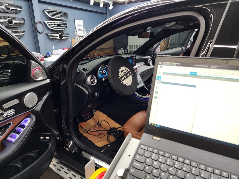 벤츠 GLC300e - " 실내 인테리어 끝판왕 " 송풍구 엠비언트, 3D 부메스터, 데쉬보드 엠비언트, 미드레인지 커버 시공으로 분위기UP !